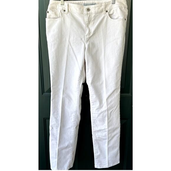 Chico's Platinum Denim Sz 14 Cream Ultimate Fit Slim Straight Leg 5 Pocket Jeans - Picture 1 of 8